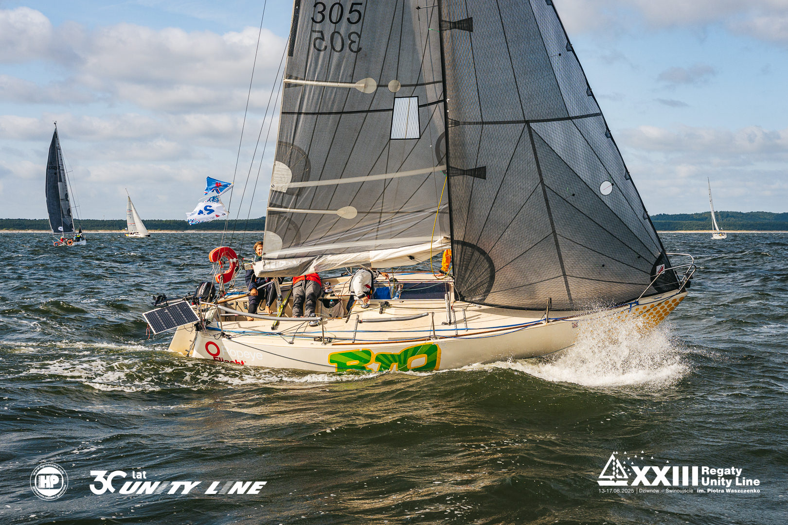 Jacht Rio Racing na wodzie